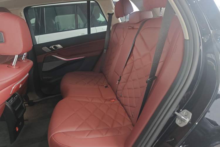 Used BMW X5 2023 xDrive 30Li Luxury M Sport Package Left Rear Seat