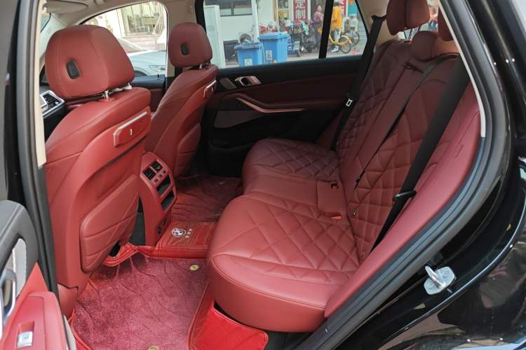 Used BMW X5 2023 xDrive 30Li Luxury M Sport Night Edition Package Left Rear Seat