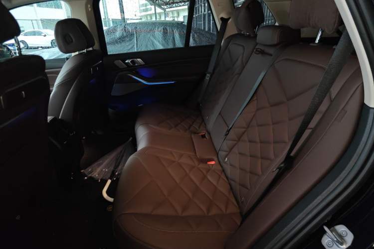 Used BMW X5 2023 xDrive 30Li Luxury M Sport Night Edition Package Left Rear Seat