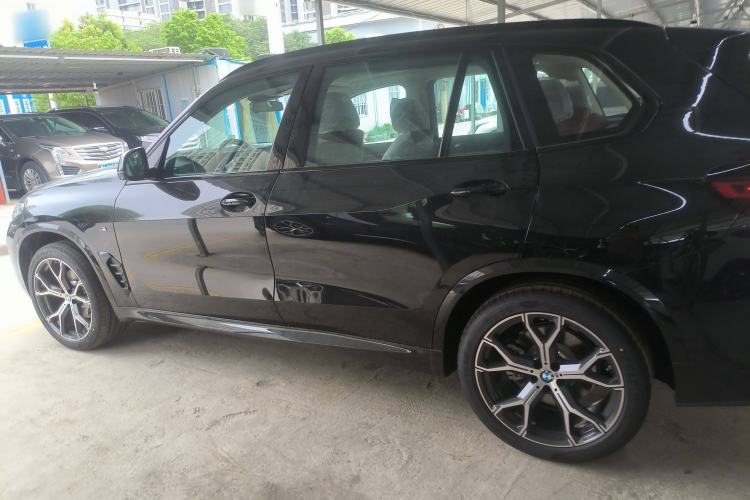Used BMW X5 2023 xDrive 30Li Luxury M Sport Night Edition Package Left Side