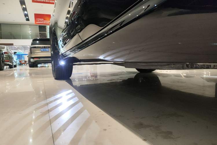 Used BMW X5 2023 xDrive 30Li Luxury M Sport Night Edition Package Left Side Sill