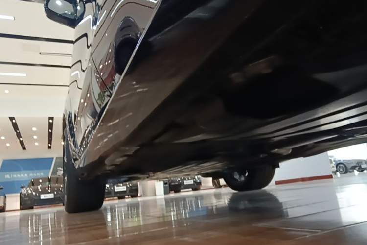 Used BMW X5 2023 xDrive 30Li Luxury M Sport Night Edition Package Left Side Sill