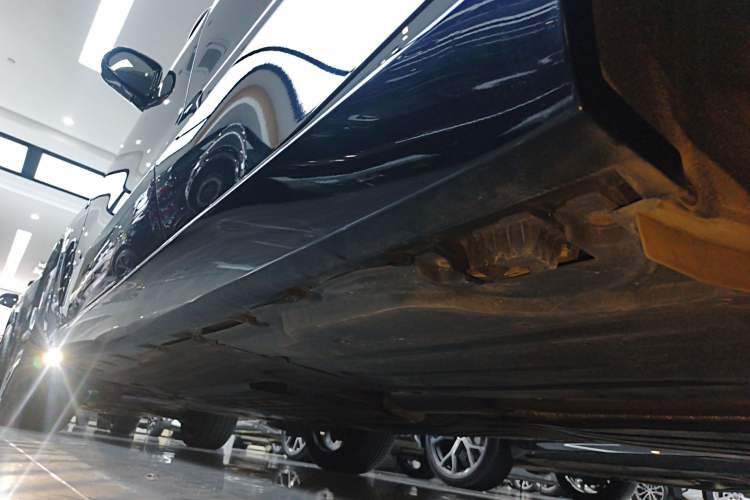 Used BMW X5 2023 xDrive 30Li Luxury M Sport Night Edition Package Left Side Sill
