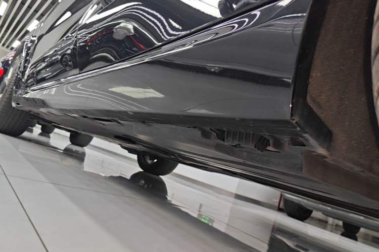 Used BMW X5 2023 xDrive 30Li Luxury M Sport Night Edition Package Left Side Sill
