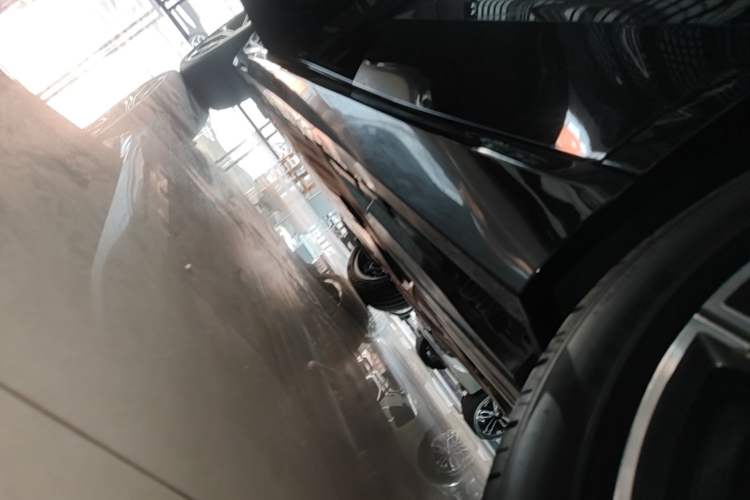 Used BMW X5 2023 xDrive 30Li Luxury M Sport Night Edition Package Left Side Sill