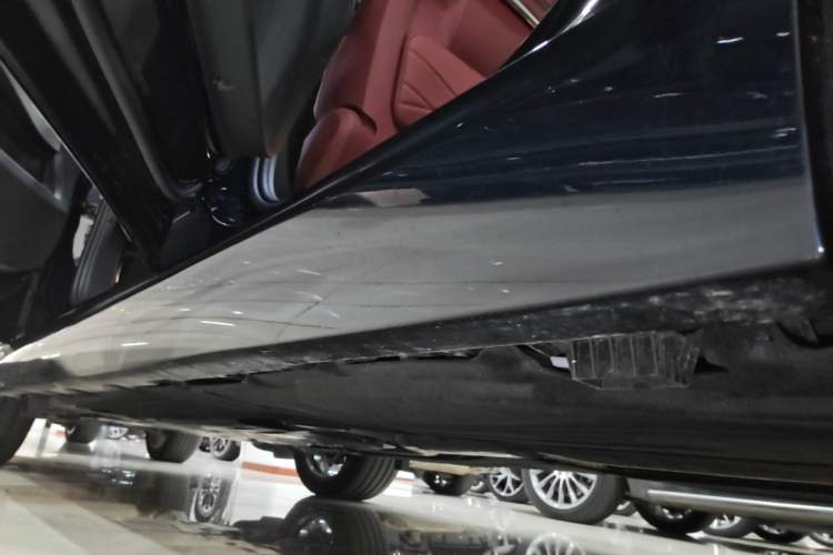 Used BMW X5 2023 xDrive 30Li Luxury M Sport Night Edition Package Left Side Sill