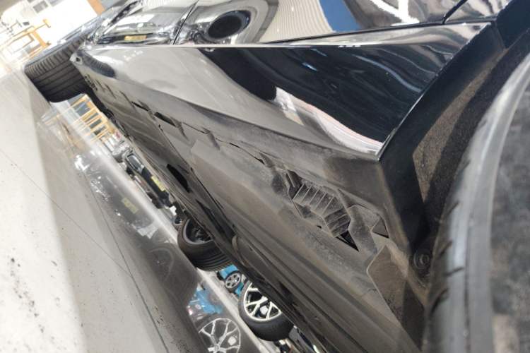 Used BMW X5 2023 xDrive 30Li Luxury M Sport Night Edition Package Left Side Sill