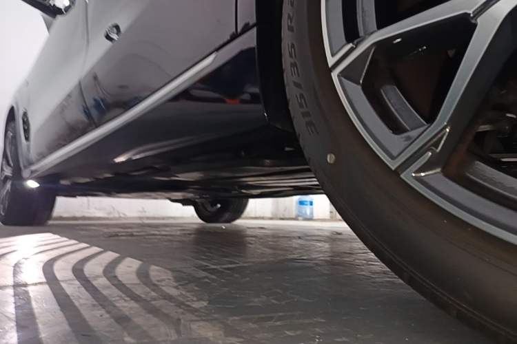 Used BMW X5 2023 xDrive 30Li Luxury M Sport Package Left Side Sill