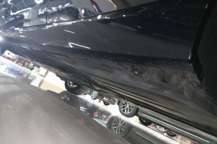 Used BMW X5 2023 xDrive 30Li Luxury M Sport Night Edition Package Left Side Sill