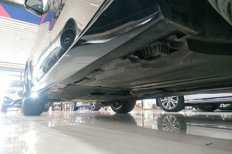 Used BMW X5 2023 xDrive 30Li Luxury M Sport Night Edition Package Left Side Sill