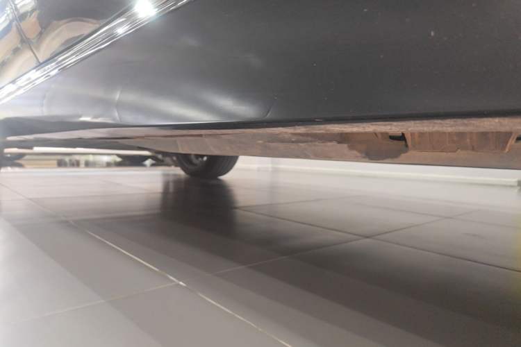 Used BMW X5 2023 xDrive 30Li Luxury M Sport Night Edition Package Left Side Sill