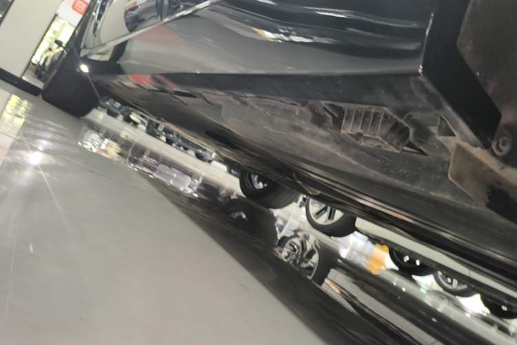Used BMW X5 2023 xDrive 30Li Luxury M Sport Night Edition Package Left Side Sill