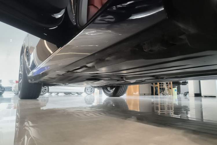 Used BMW X5 2023 xDrive 30Li Luxury M Sport Night Edition Package Left Side Sill