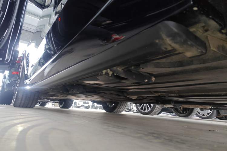 Used BMW X5 2023 xDrive 30Li Luxury M Sport Package Left Side Sill