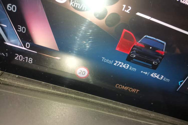 Used BMW X5 2023 xDrive 30Li Luxury M Sport Package Odometer Close Up