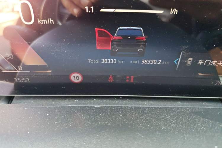 Used BMW X5 2023 xDrive 30Li Luxury M Sport Package Odometer Close Up