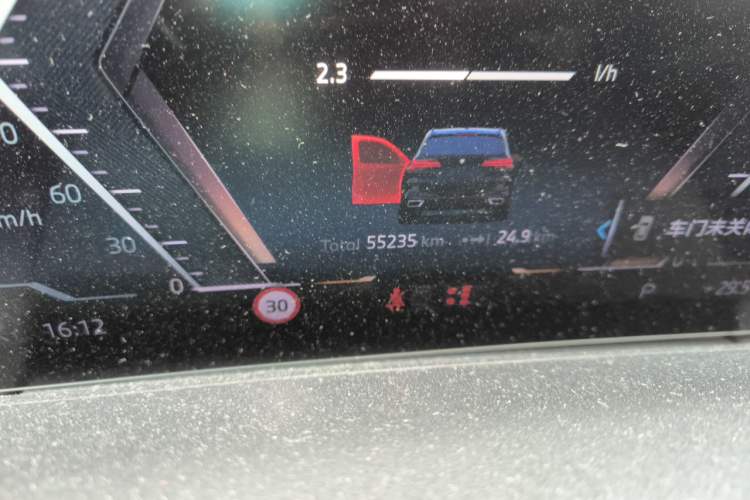 Used BMW X5 2023 xDrive 30Li M Sport Package Odometer Close Up