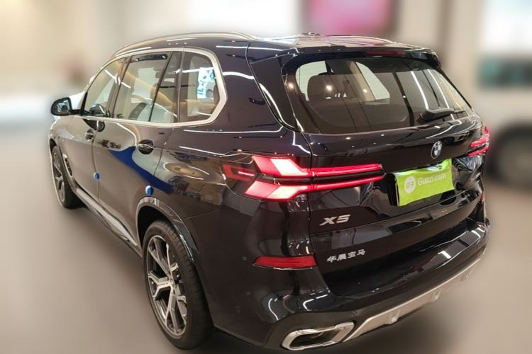 Used BMW X5 2023 xDrive 30Li Luxury M Sport Package Rear Left 45 Deg