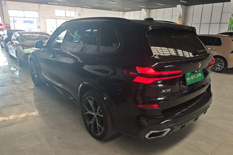 Used BMW X5 2023 xDrive 30Li Luxury M Sport Night Edition Package Rear Left 45 Deg