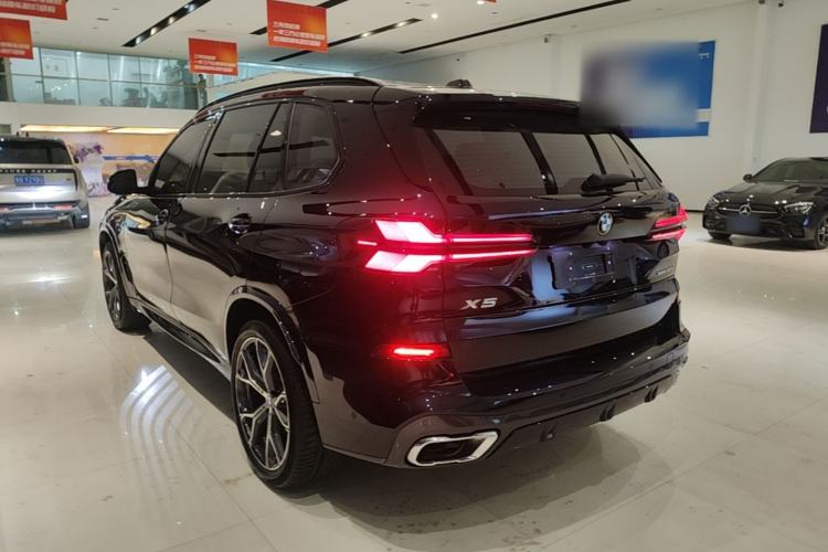 Used BMW X5 2023 xDrive 30Li Luxury M Sport Night Edition Package Rear Left 45 Deg