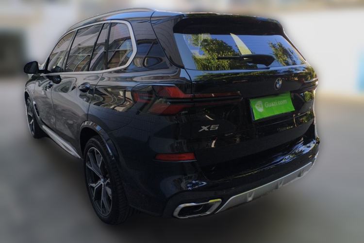 Used BMW X5 2023 xDrive 30Li Luxury M Sport Package Rear Left 45 Deg
