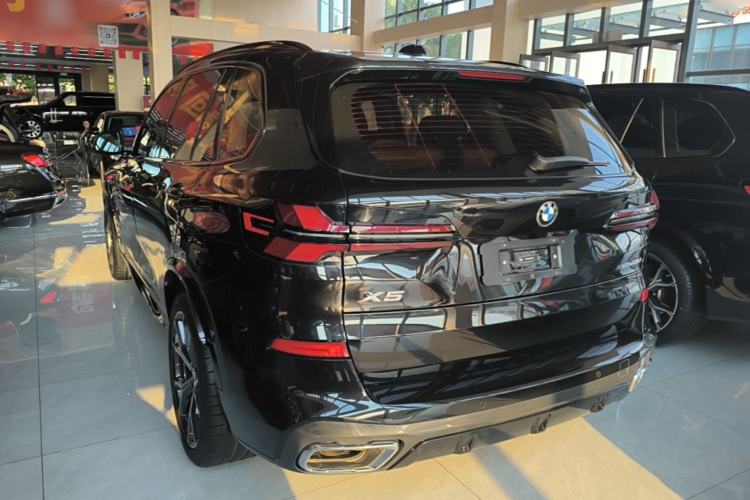 Used BMW X5 2023 xDrive 30Li Luxury M Sport Night Edition Package Rear Left 45 Deg