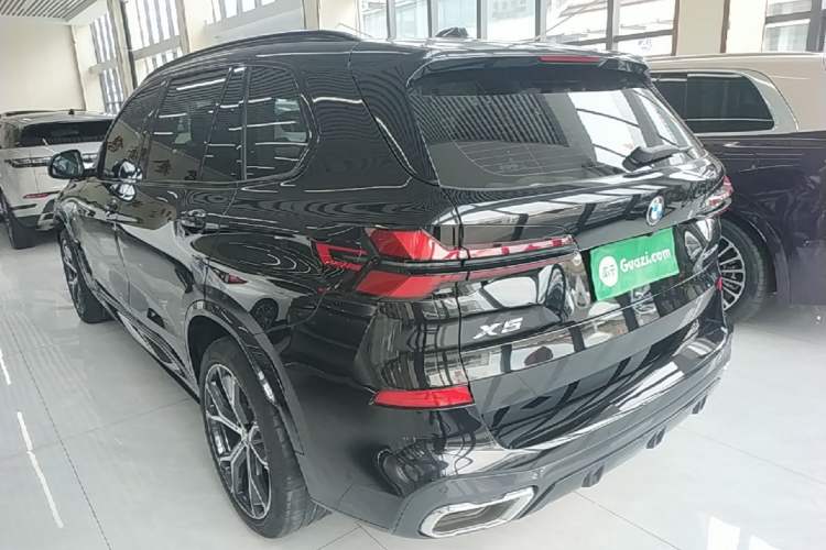 Used BMW X5 2023 xDrive 30Li Luxury M Sport Night Edition Package Rear Left 45 Deg
