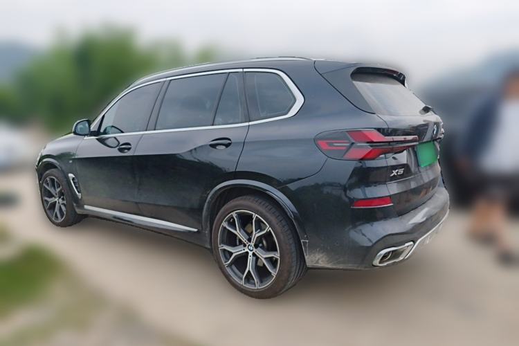 Used BMW X5 2023 xDrive 30Li Luxury M Sport Package Rear Left 45 Deg