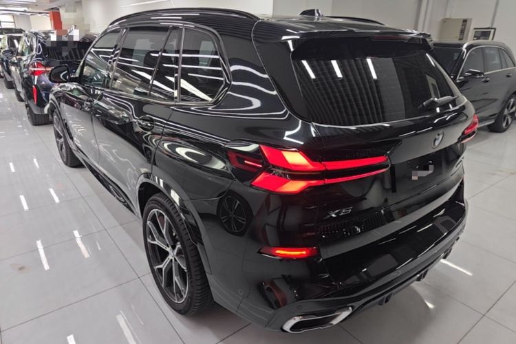 Used BMW X5 2023 xDrive 30Li Luxury M Sport Night Edition Package Rear Left 45 Deg