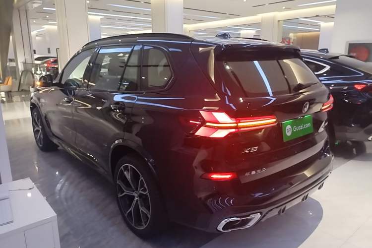 Used BMW X5 2023 xDrive 30Li Luxury M Sport Night Edition Package Rear Left 45 Deg