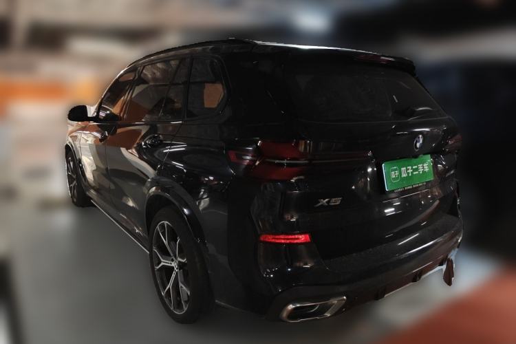 Used BMW X5 2023 xDrive 30Li Luxury M Sport Night Edition Package Rear Left 45 Deg