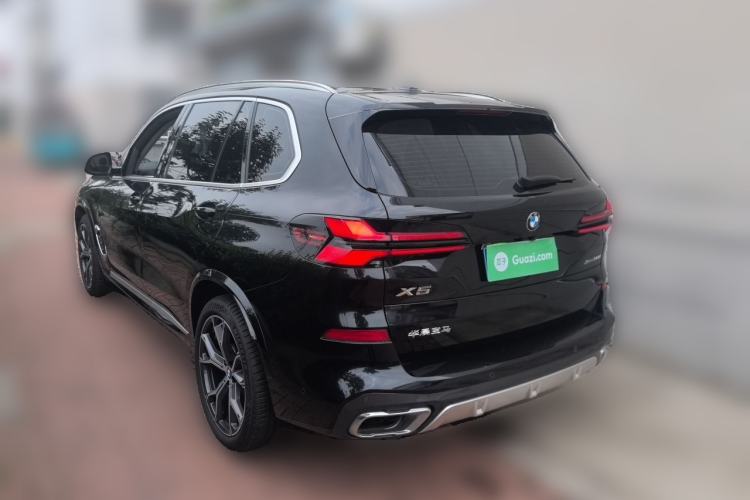 Used BMW X5 2023 xDrive 30Li Luxury M Sport Package Rear Left 45 Deg