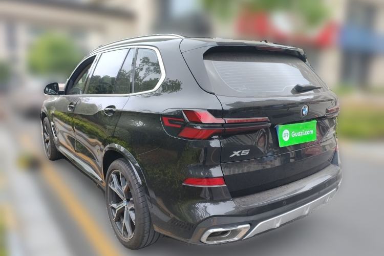 Used BMW X5 2023 xDrive 30Li Luxury M Sport Package Rear Left 45 Deg