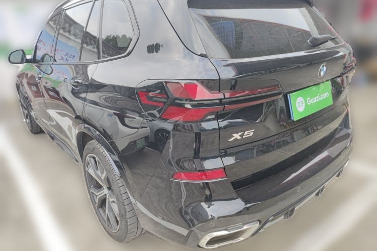 Used BMW X5 2023 xDrive 30Li Luxury M Sport Package Rear Left 45 Deg