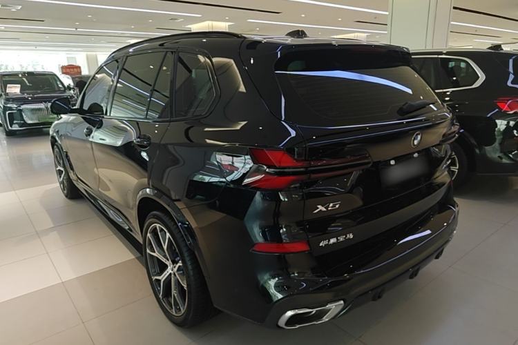 Used BMW X5 2023 xDrive 30Li Luxury M Sport Night Edition Package Rear Left 45 Deg