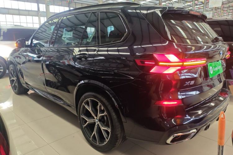 Used BMW X5 2023 xDrive 30Li Luxury M Sport Night Edition Package Rear Left 45 Deg