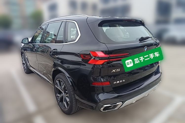 Used BMW X5 2023 xDrive 30Li Luxury M Sport Package Rear Left 45 Deg