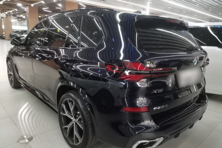 Used BMW X5 2023 xDrive 30Li Luxury M Sport Night Edition Package Rear Left 45 Deg