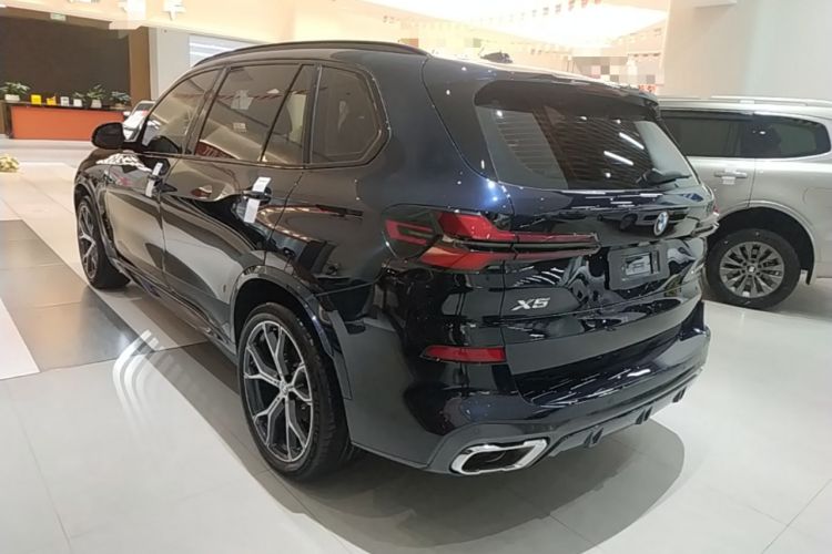 Used BMW X5 2023 xDrive 30Li Luxury M Sport Night Edition Package Rear Left 45 Deg