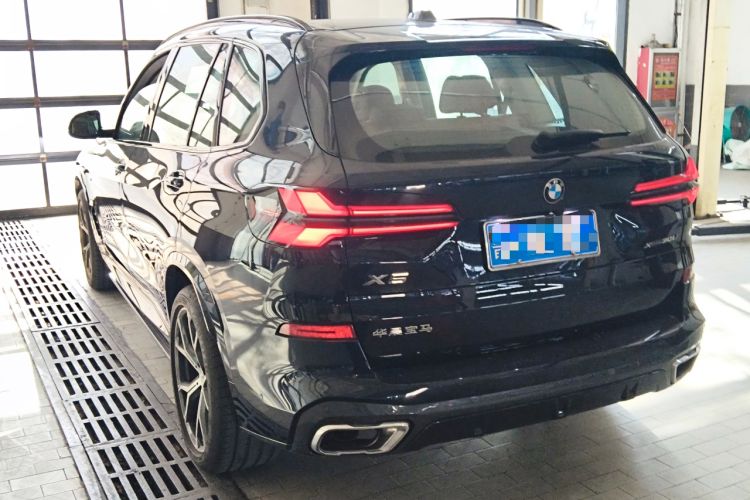 Used BMW X5 2023 xDrive 30Li Luxury M Sport Night Edition Package Rear Left 45 Deg