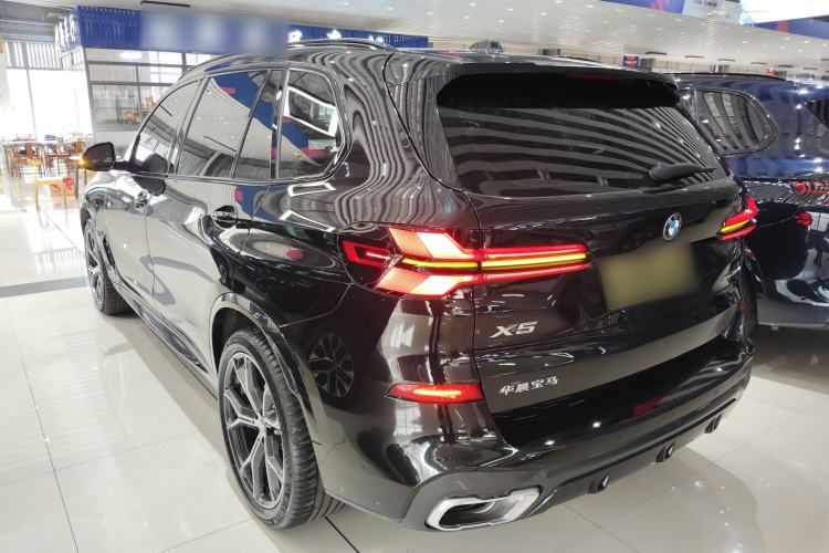 Used BMW X5 2023 xDrive 30Li Luxury M Sport Night Edition Package Rear Left 45 Deg