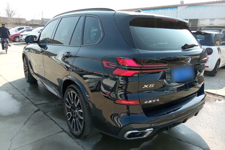 Used BMW X5 2023 xDrive 40Li M Sport Night Edition Package Rear Left 45 Deg