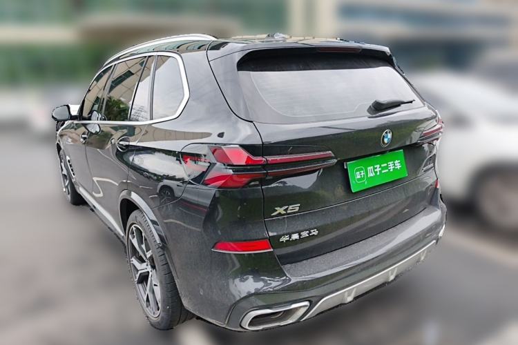 Used BMW X5 2023 xDrive 30Li Luxury M Sport Package Rear Left 45 Deg