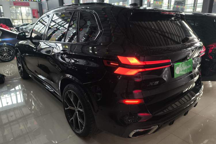 Used BMW X5 2023 xDrive 30Li Luxury M Sport Night Edition Package Rear Left 45 Deg
