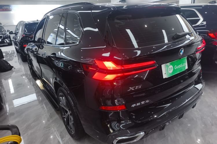 Used BMW X5 2023 xDrive 30Li Luxury M Sport Night Edition Package Rear Left 45 Deg