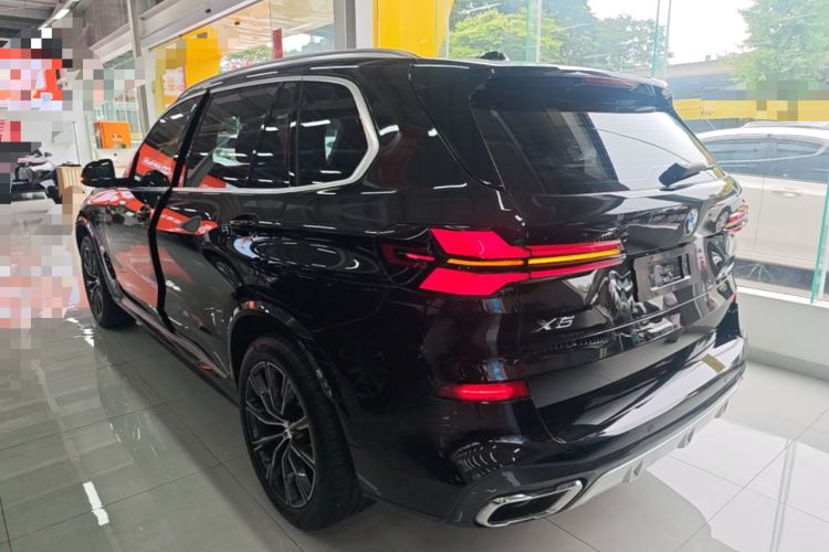 Used BMW X5 2023 xDrive 30Li M Sport Package Rear Left 45 Deg