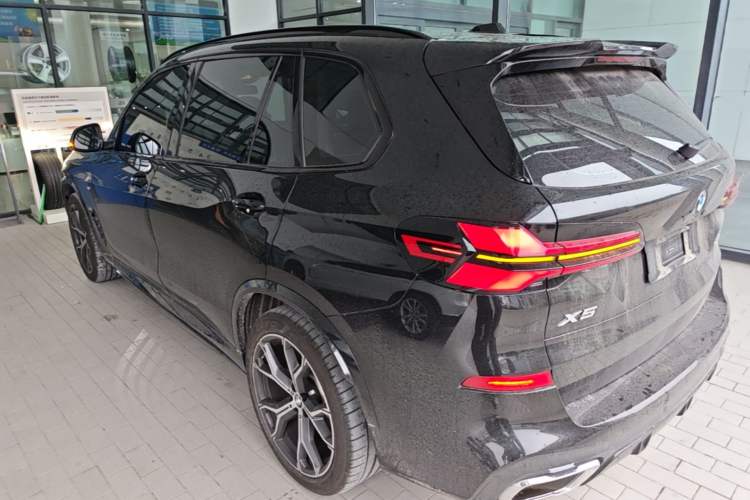 Used BMW X5 2023 xDrive 30Li Luxury M Sport Night Edition Package Rear Left 45 Deg