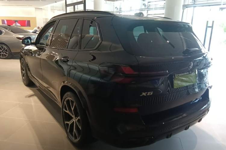 Used BMW X5 2023 xDrive 30Li Luxury M Sport Night Edition Package Rear Left 45 Deg