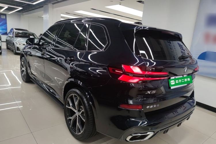 Used BMW X5 2023 xDrive 30Li Luxury M Sport Night Edition Package Rear Left 45 Deg