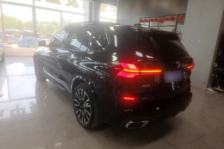 Used BMW X5 2023 xDrive 40Li M Sport Night Edition Package Rear Left 45 Deg